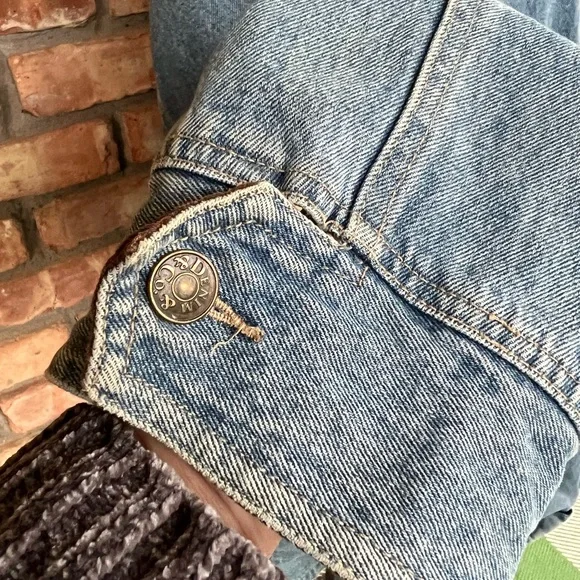 Denim&Co Blue and Brown Jean Jacket with Relaxed Fit - Picture 7 of 15